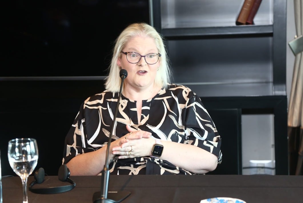 Louise Brown rechazó la etiqueta de “bebé probeta” y afirmó que el término no describe cómo se realizó la fertilización in vitro.