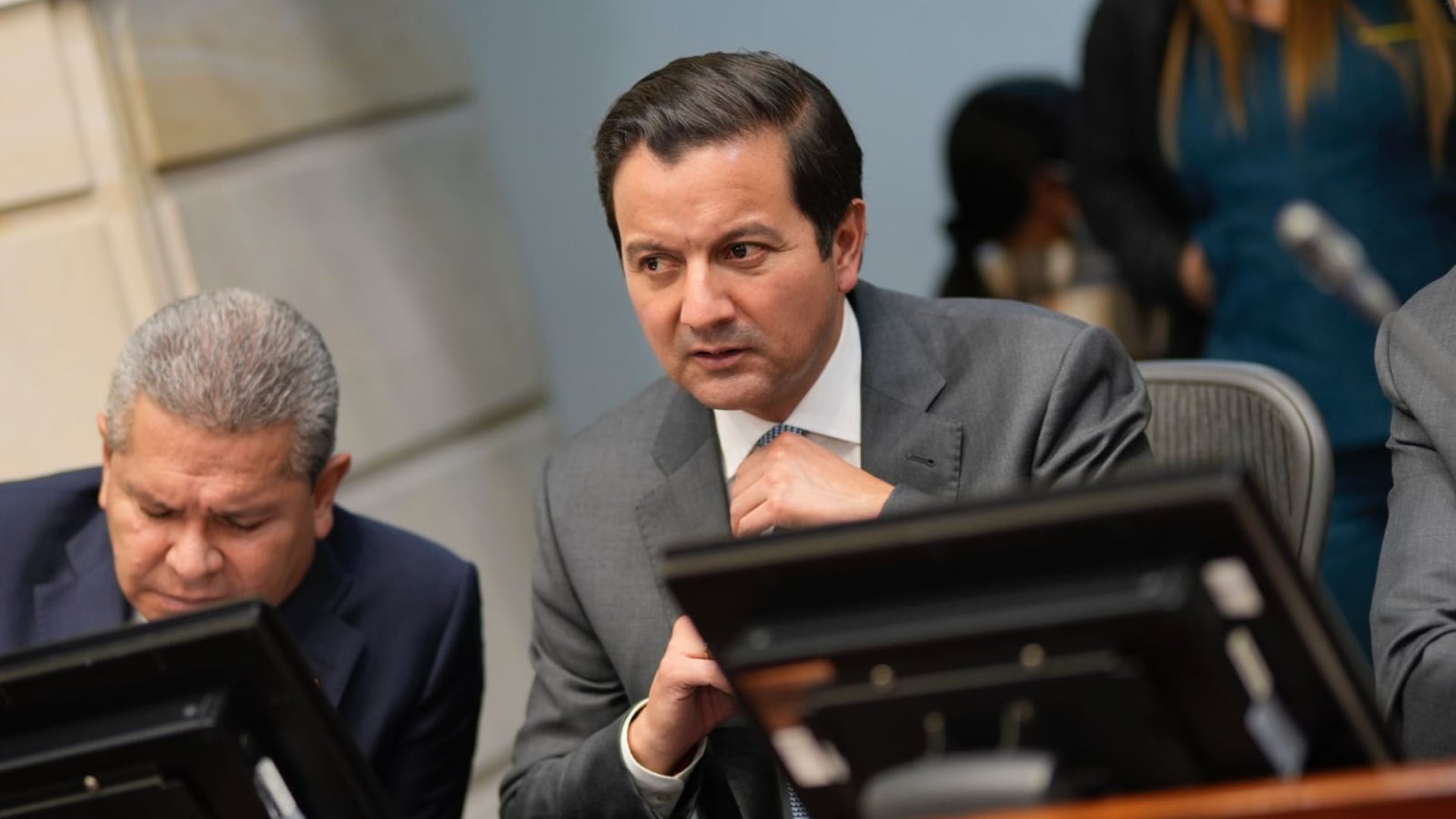 David Luna se despachó contra proyecto de ley que radicó Petro para regular la inteligencia artificial y lo acusó de ‘copiar’ modelos inadaptables