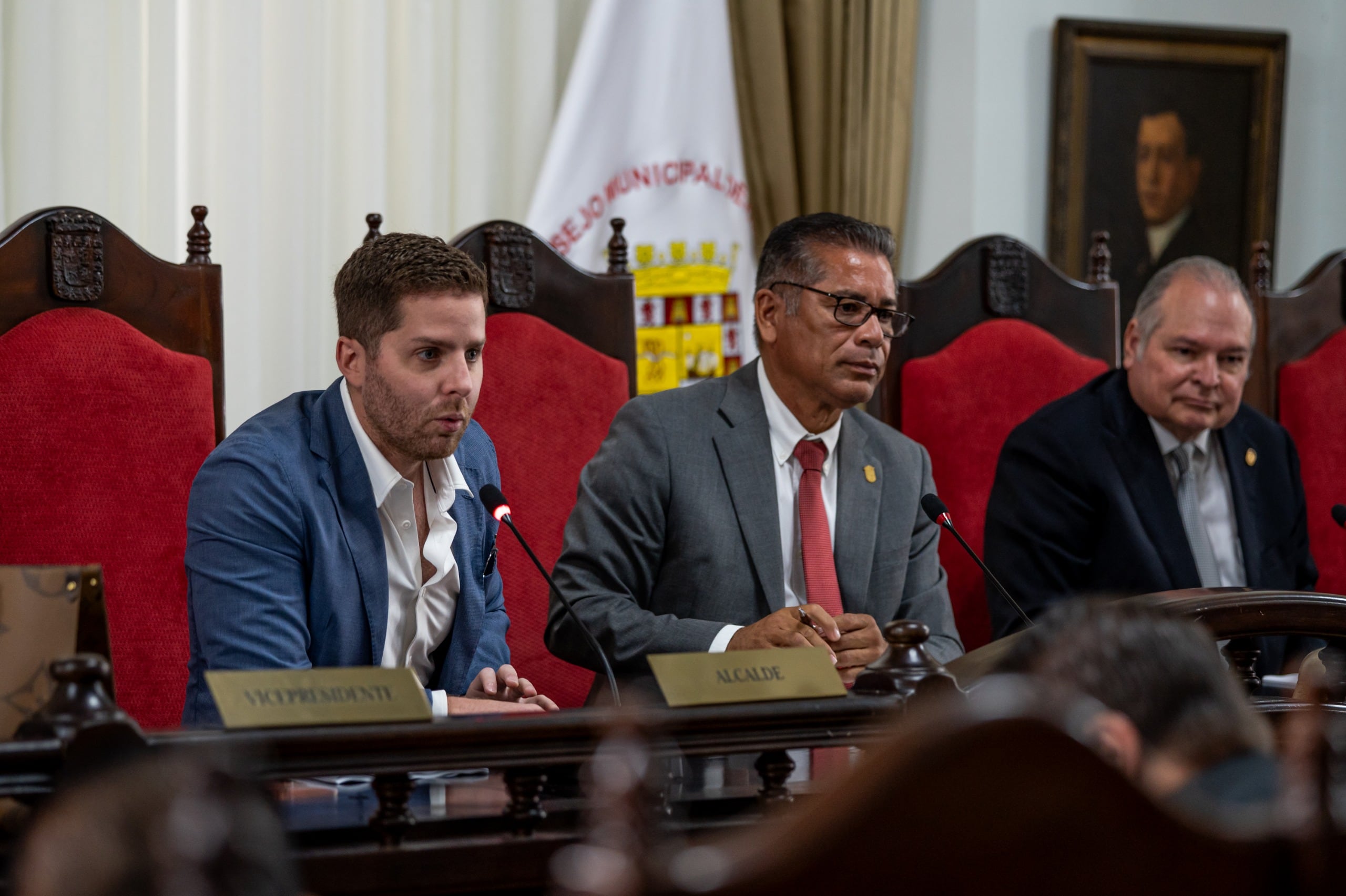 El ministro de Obras Públicas, José Luis Andrade, sostuvo que la exoneración evita que el Estado asuma costos adicionales no previstos y reafirmó que la meta es entregar el Cuarto Puente en 2028. Cortesía MOP