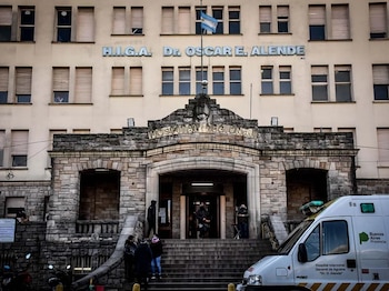 La mujer permanece en grave estado bajo cuidados intensivos tras la intervención quirúrgica en el HIGA