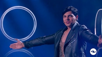 El artista hizo algunos pasos en el escenario - crédito Emisión Yo me llamo / Caracol Televisión