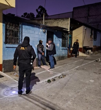 Las autoridades localizaron armas de