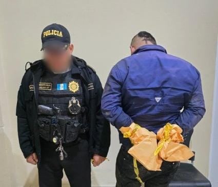 El Ministerio Público procesó la escena del crimen e incautó la pistola utilizada por el detenido César N. (PNC de Guatemala)