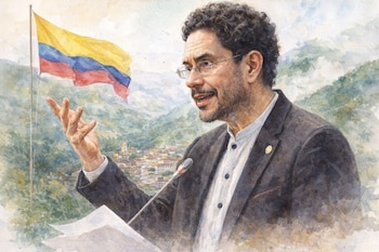 Pintura acuarela de Iván Cepeda con barba y gafas, gesticulando y hablando en un atril. Detrás, la bandera de Colombia y un pueblo en la montaña.