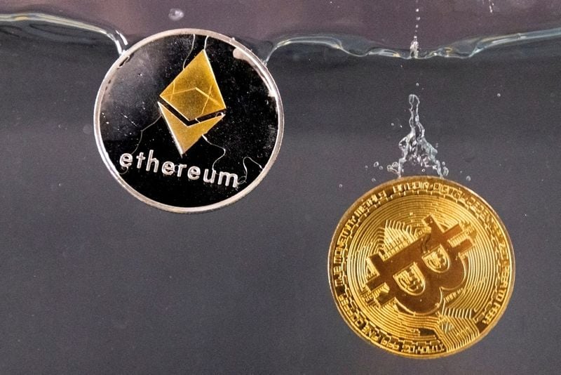 Tanto el bitcoin como ethereum, la segunda cripto por valor de mercado, tuvieron fuertes caídas respecto de los picos de la segunda mitad de 2025
REUTERS/Dado Ruvic//Foto de archivo