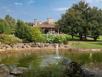 Lago artificial de la vivienda que ha puesto a la venta Julio Iglesias (Lucas Fox)
