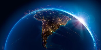 La CEPAL considera que la prolongación del conflicto vuelve a poner en evidencia la necesidad de fortalecer la resiliencia logística y reducir la dependencia de corredores estratégicos (Imagen: Shutterstock)