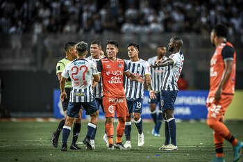 Adrián Arregui se fue expulsado