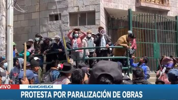 Protesta por paralización de obras