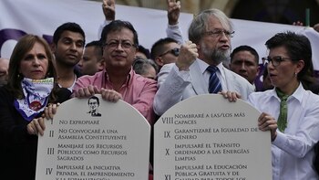 Entre la izquierda y la