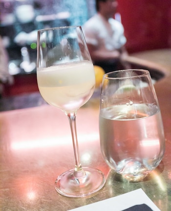 Copa de rebujito (Wikimedia Commons)