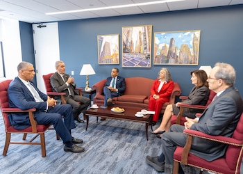 El encuentro entre la gobernadora neoyorquina y el presidente dominicano se dio en el marco de la visita de este último a la ciudad por la Asamblea General de la ONU.