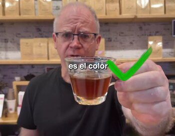 Un experto muestra el color
