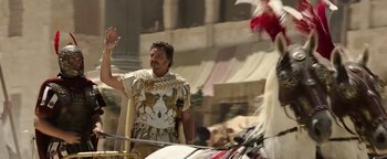 Lucio debe entrar en el