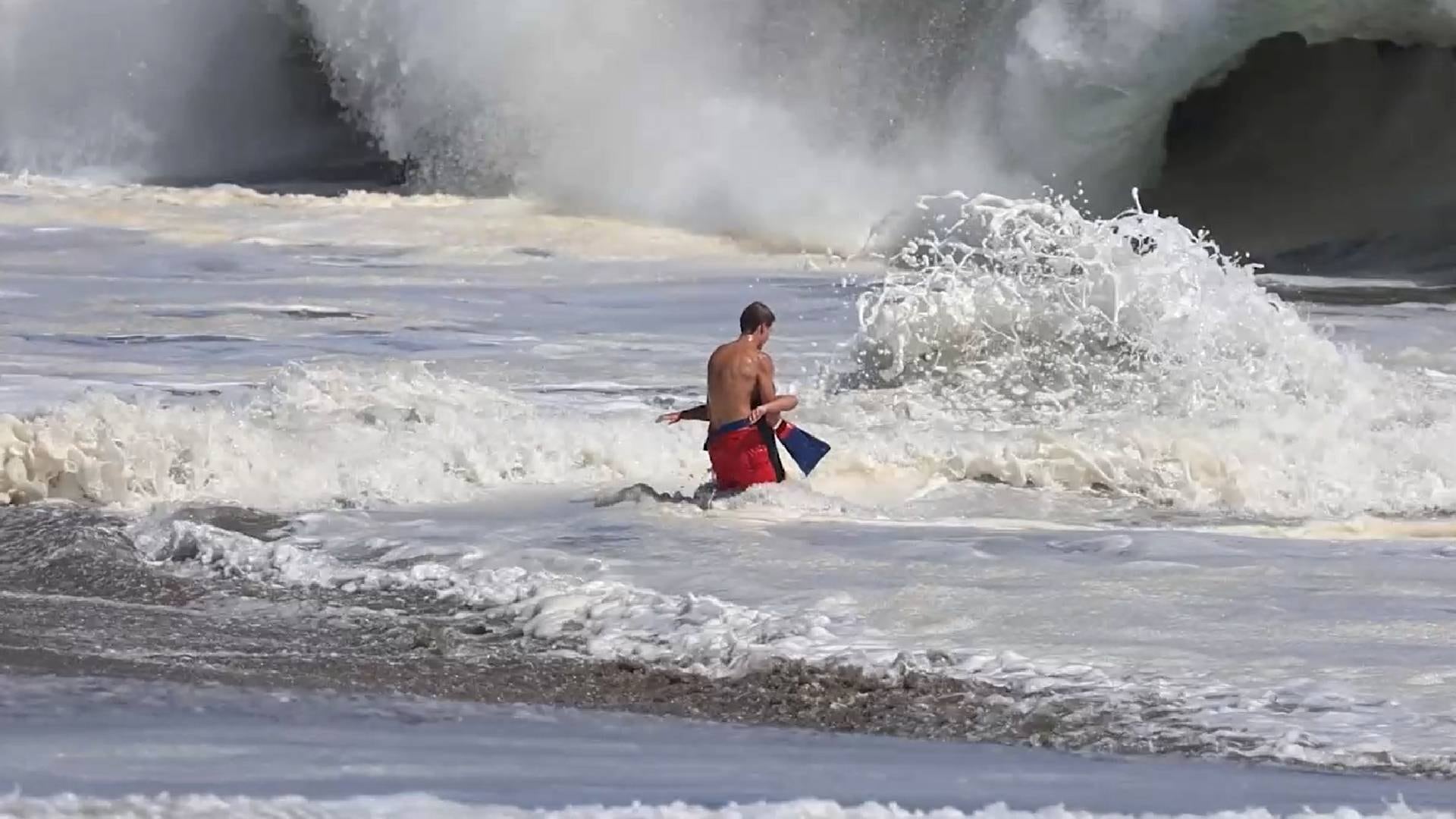 El guardavidas de 16 años que rescató a un niño del mar en California rompió el silencio: “No iba a permitir que se ahogara”