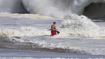 El guardavidas de 16 años que rescató a un niño del mar en California rompió el silencio: “No iba a permitir que se ahogara”