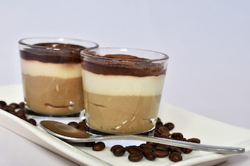 Vasitos de turrón y chocolate