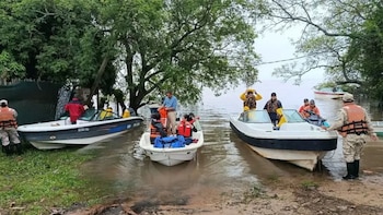 Continúa la emergencia hídrica por El Niño en cuatro provincias: evacuados, rutas cortadas y zonas aisladas