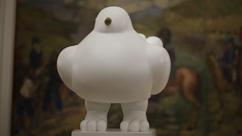 Paloma de la Paz de Fernando Botero se cayó del tercer piso del Museo Nacional de Bogotá: sufrió graves daños en un ala