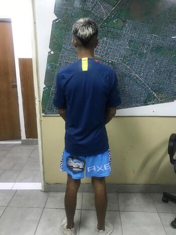 Uno de los detenidos, de