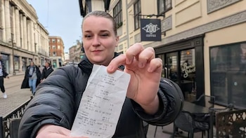 Una tarjeta de regalo convierte