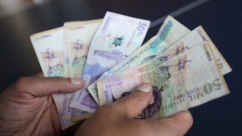 Gobierno Petro busca que los trabajadores colombianos que ganan tres salarios mínimos tengan que pagar menos en los aportes de salud