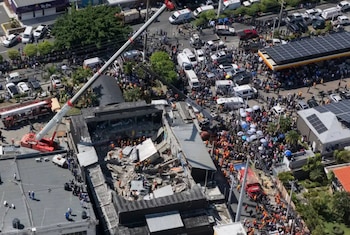 La tragedia en Jet Set dejó 236 fallecidos y más de 180 heridos, y el proceso definirá la responsabilidad penal de Antonio y Maribel Espaillat. (Imagen retomada de The New York Times)
