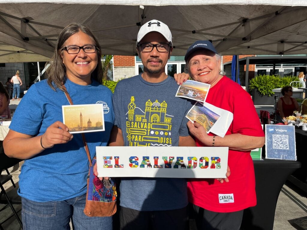 La cita reunió a la comunidad salvadoreña y latina en London, Ontario, con presentaciones en vivo, sabores típicos y espacios para compartir tradiciones con asistentes canadienses y visitantes de otras nacionalidades (Foto cortesía Ministerio de Relaciones Exteriores)