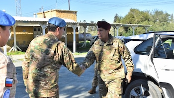 Como máxima autoridad argentina en el Cuartel General de la UNPA, en Nicosia, el teniente coronel Aguirre repasó el desempeño de los cascos azules de nuestras Fuerzas Armadas bajo el mandato de la ONU (Foto: Marcelo Gasparini-EMCO)