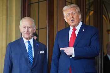 El presidente estadounidense Donald Trump con el rey Carlos III de Inglaterra en el Castillo de Windsor (AP foto/Evan Vucci/Archivo)