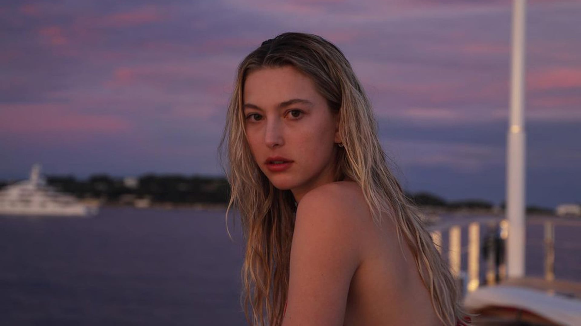 Eve Jobs destaca en el mundo ecuestre y la moda internacional, combinando dos pasiones (IG: @evecjobs)