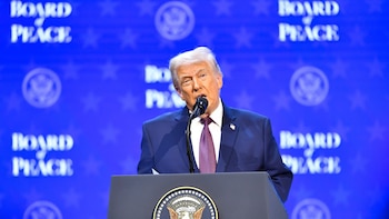 Trump afirma "tener derecho" a