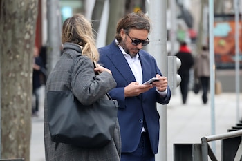 Francisco de Borbón abandona la