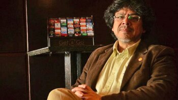 Fernando Iwasaki es reconocido por