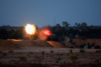 El lunes las fuerzas israelíes tomaron el lado palestino del paso fronterizo clave de Rafah, que es el principal conducto de ayuda al territorio asediado (REUTERS/Ammar Awad)