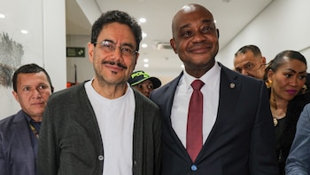 Luis Gilberto Murillo confirmó que abandona su aspiración presidencial para sumarse a la campaña de Iván Cepeda: “El país está cansado de los egos”