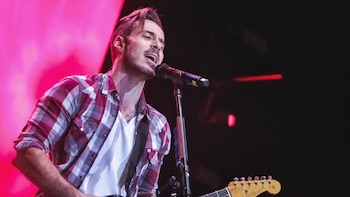 José Madero firma la noche