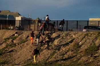 Migrantes que buscan asilo, en
