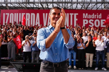 El presidente del Gobierno, Pedro Sánchez, participa en el acto de presentación de candidaturas del PSOE de Madrid. (EFE / Borja Sánchez-Trillo)
