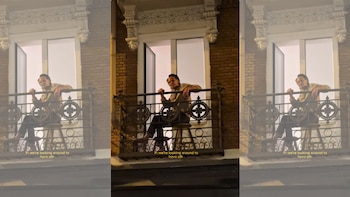 De Hollywood a un balcón madrileño: el actor Walton Goggins (’The White Lotus’) sorprende a unas fans en pleno centro