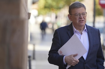 16/12/2023 El secretario general del PSPV-PSOE, Ximo Puig, a su llegada al Comité Nacional de los socialistas valencianos, en la sede de UGT-PV, a 16 de diciembre de 2023, en Valencia, Comunidad Valenciana (España). Ximo Puig ha anunciado hoy durante el Comité Nacional del PSPV que propondrá a la ejecutiva nacional del partido la convocatoria de un congreso extraordinario del PSPV-PSOE en el primer trimestre de 2024 para elegir a su nuevo líder tras dar "un paso atrás" como secretario general de la formación.
POLITICA
Jorge Gil - Europa Press