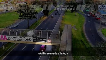 Quiso escapar de un control en Flores con un auto con pedido de secuestro, chocó a cinco autos y fue detenido: llevaba cocaína