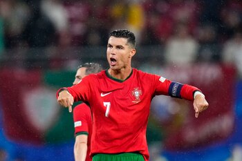 Cristiano Ronaldo, de Portugal, reacciona