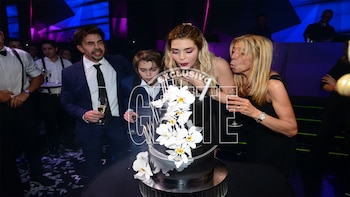 Martita y Felipe soplan las