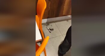 Los comensales encontraron una pistola