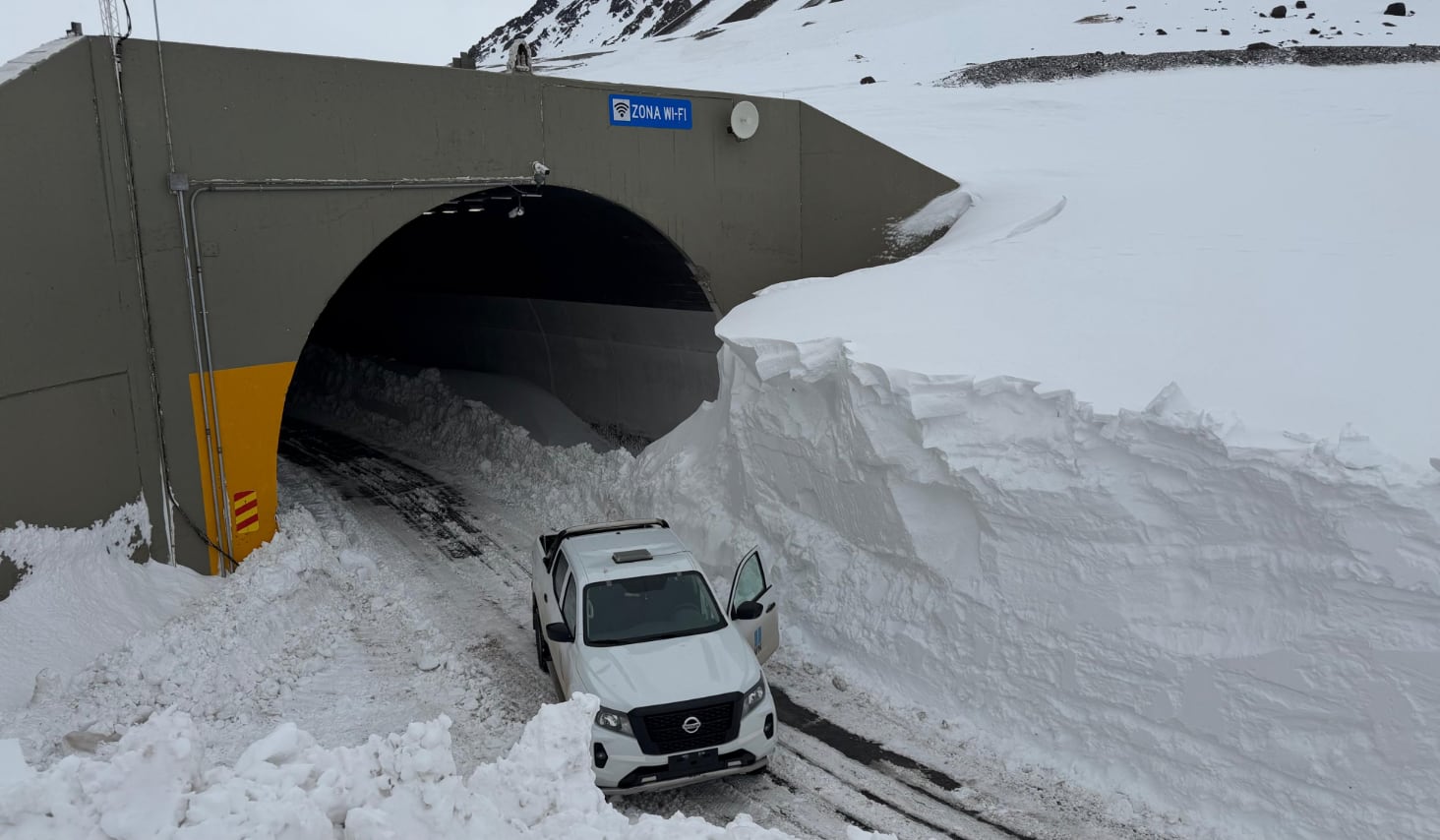 Los pasos fronterizos con Chile registraron demoras y trastornos por la intensidad de las nevadas