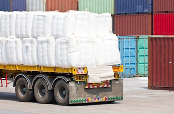 Los países con alta dependencia de insumos importados enfrentan un doble desafío logístico: mayores costos y menor disponibilidad (Foto: Shutterstock)