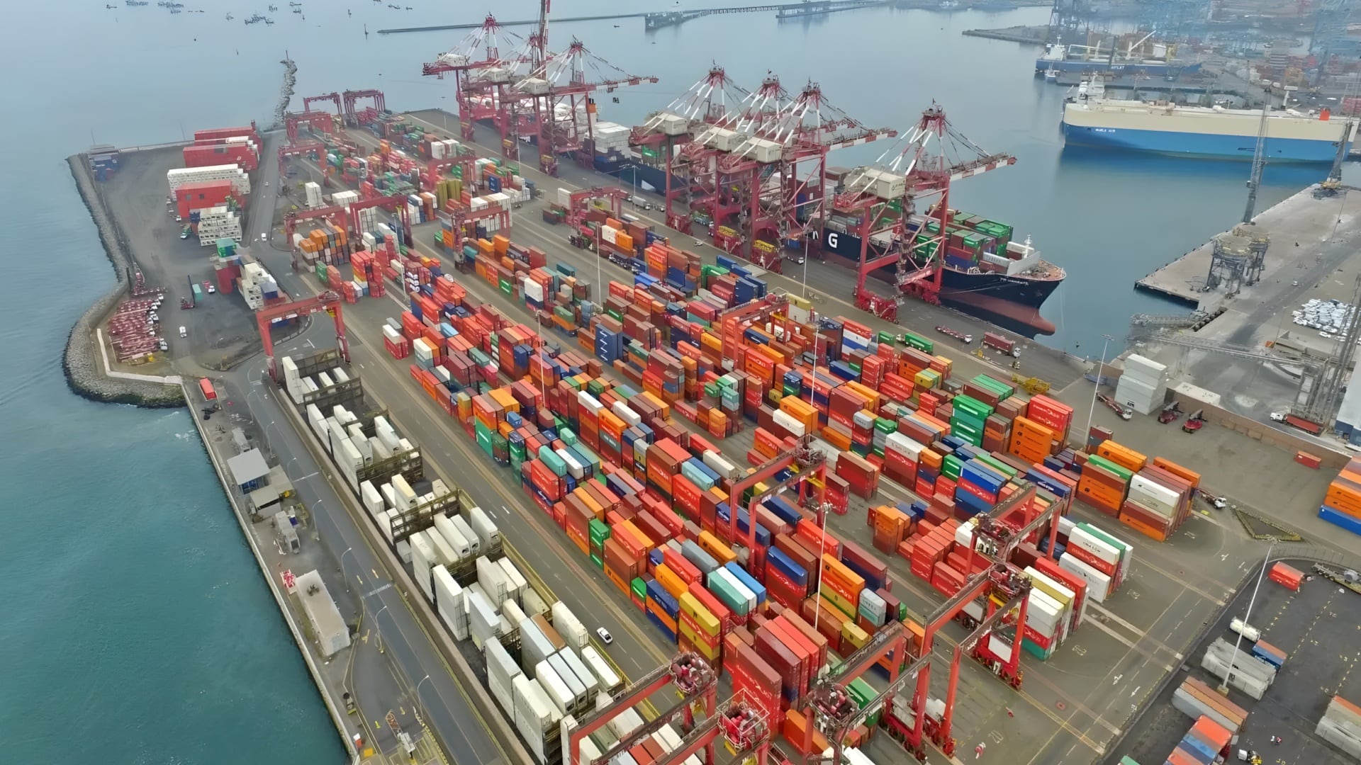 Las obras priorizan modernización, ampliación de capacidad y mejoras operativas en terminales clave, con el objetivo de elevar la eficiencia logística y acompañar el crecimiento del comercio exterior. Foto: Andina