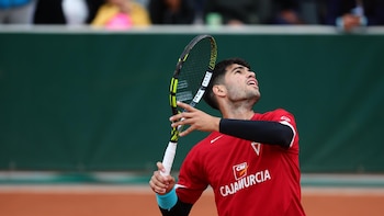 Carlos Alcaraz realizará el saque