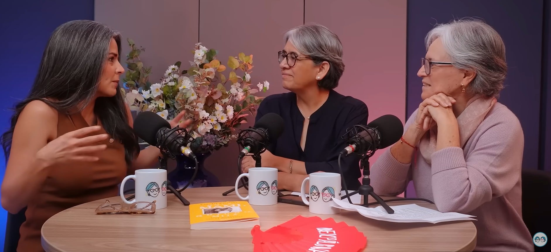 Claudia Palacios compartió algunos de los episodios más personales de su vida durante una entrevista en el pódcast Las Menopáusicas - crédito Las Menopáusicas /Youtube